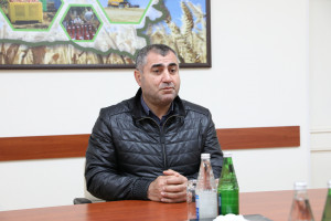 Elm, təhsil və insan resursları şöbəsinin müdiri Fərid Nəcəfov Qusarda vətəndaşları qəbul edib