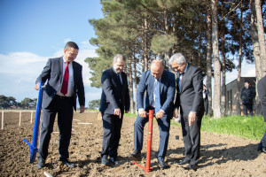 Latviya nümayəndə heyəti Tərəvəzçilik Elmi-Tədqiqat İnstitutunun fəaliyyəti ilə tanış olub