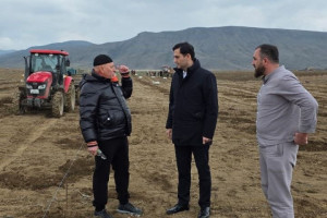 Aqrar Sığorta Fondunun İdarə Heyətinin sədri Fuad Sadıqov Xocavənddə vətəndaşları qəbul edib, təsərrüfatlara baş çəkib