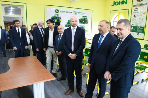“John Deere” şirkətinin müasir kənd təsərrüfatı texnologiyaları ADAU-da təqdim olunub