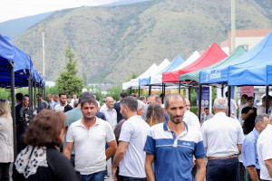 Şəki və Oğuzda mövsümün ilk toxum sərgi-satış yarmarkası keçirilib