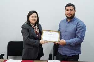 Laçının Zabux, Ağdərənin Həsənriz kəndlərinin və Xocavəndin Qırmızı Bazar qəsəbəsinin sakinləri ilə torpaqların əkin məqsədli istifadəyə verilməsinə dair icarə müqavilələri imzalanıb