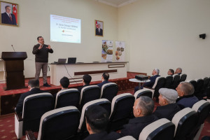 Fermerlərə “İntensiv meyvə bağlarının salınması və idarə olunması texnologiyaları” mövzusunda təlim keçirilib