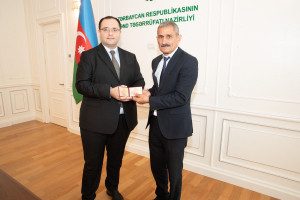 Kənd Təsərrüfatı Nazirliyinin əməkdaşlarına “Dövlət qulluğunda fərqlənməyə görə” medal və vəsiqələr təqdim olunub