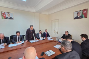 Kənd təsərrüfatı nazirinin müavini Zaur Əliyev Salyanda vətəndaşları qəbul edib