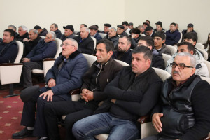 Fermerlərə “İntensiv meyvə bağlarının salınması və idarə olunması texnologiyaları” mövzusunda təlim keçirilib