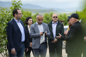 Nazir Məcnun Məmmədov Qarabağda təsərrüfatlara baş çəkib, fermerlərlə görüşüb