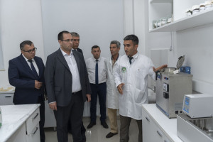 Nazir Məcnun Məmmədov Gəncə və Göygöldə elmi-tədqiqat institutlarının fəaliyyəti ilə tanış olub