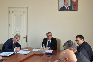 Kənd təsərrüfatı nazirinin müavini Zaur Əliyev Salyanda vətəndaşları qəbul edib