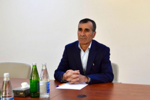 Kənd təsərrüfatı nazirinin müavini Elçin Zeynalov Daşkəsəndə vətəndaşlarla görüşüb, təsərrüfatlara baş çəkib