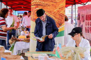 Şəki və Oğuzda mövsümün ilk toxum sərgi-satış yarmarkası keçirilib