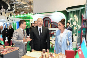 Prezident İlham Əliyev 19-cu “Caspian Agro Week” və 31-ci “InterFood Azerbaijan” sərgiləri ilə tanış olub