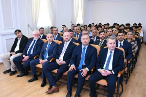 “John Deere” şirkətinin müasir kənd təsərrüfatı texnologiyaları ADAU-da təqdim olunub