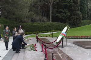 Azərbaycan-Latviya hökumətlərarası komissiyasının üzvləri Fəxri Xiyaban, Şəhidlər Xiyabanı və Zəfər parkını ziyarət ediblər