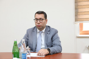 Elm, təhsil və insan resursları şöbəsinin müdiri Fərid Nəcəfov Qusarda vətəndaşları qəbul edib