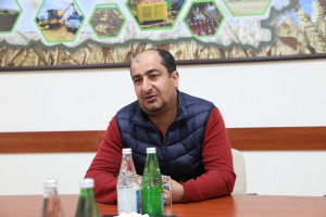 Elm, təhsil və insan resursları şöbəsinin müdiri Fərid Nəcəfov Qusarda vətəndaşları qəbul edib