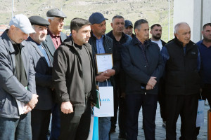 Laçının Zabux, Ağdərənin Həsənriz kəndlərinin və Xocavəndin Qırmızı Bazar qəsəbəsinin sakinləri ilə torpaqların əkin məqsədli istifadəyə verilməsinə dair icarə müqavilələri imzalanıb