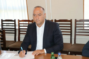 Kənd Təsərrüfatı Nazirliyinin Aparat rəhbəri Azad Cəfərli Naxçıvanda vətəndaşlarla görüşüb, təsərrüfatlara baş çəkib
