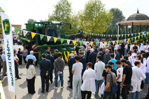 “John Deere” şirkətinin müasir kənd təsərrüfatı texnologiyaları ADAU-da təqdim olunub