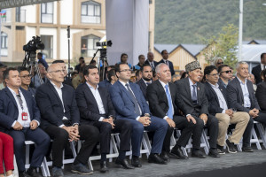 Kəlbəcərdə Bal Festivalı keçirilib