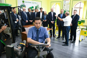 “John Deere” şirkətinin müasir kənd təsərrüfatı texnologiyaları ADAU-da təqdim olunub