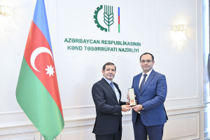 Kənd Təsərrüfatı Nazirliyinin əməkdaşlarına “Dövlət qulluğunda fərqlənməyə görə” medallar və vəsiqələr təqdim olunub