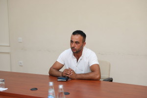 Elm, təhsil və insan resursları şöbəsinin müdiri Fərid Nəcəfov Qaxda vətəndaşlarla görüşüb
