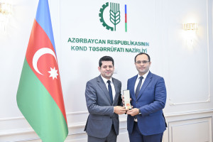 Kənd Təsərrüfatı Nazirliyinin əməkdaşlarına “Dövlət qulluğunda fərqlənməyə görə” medallar və vəsiqələr təqdim olunub